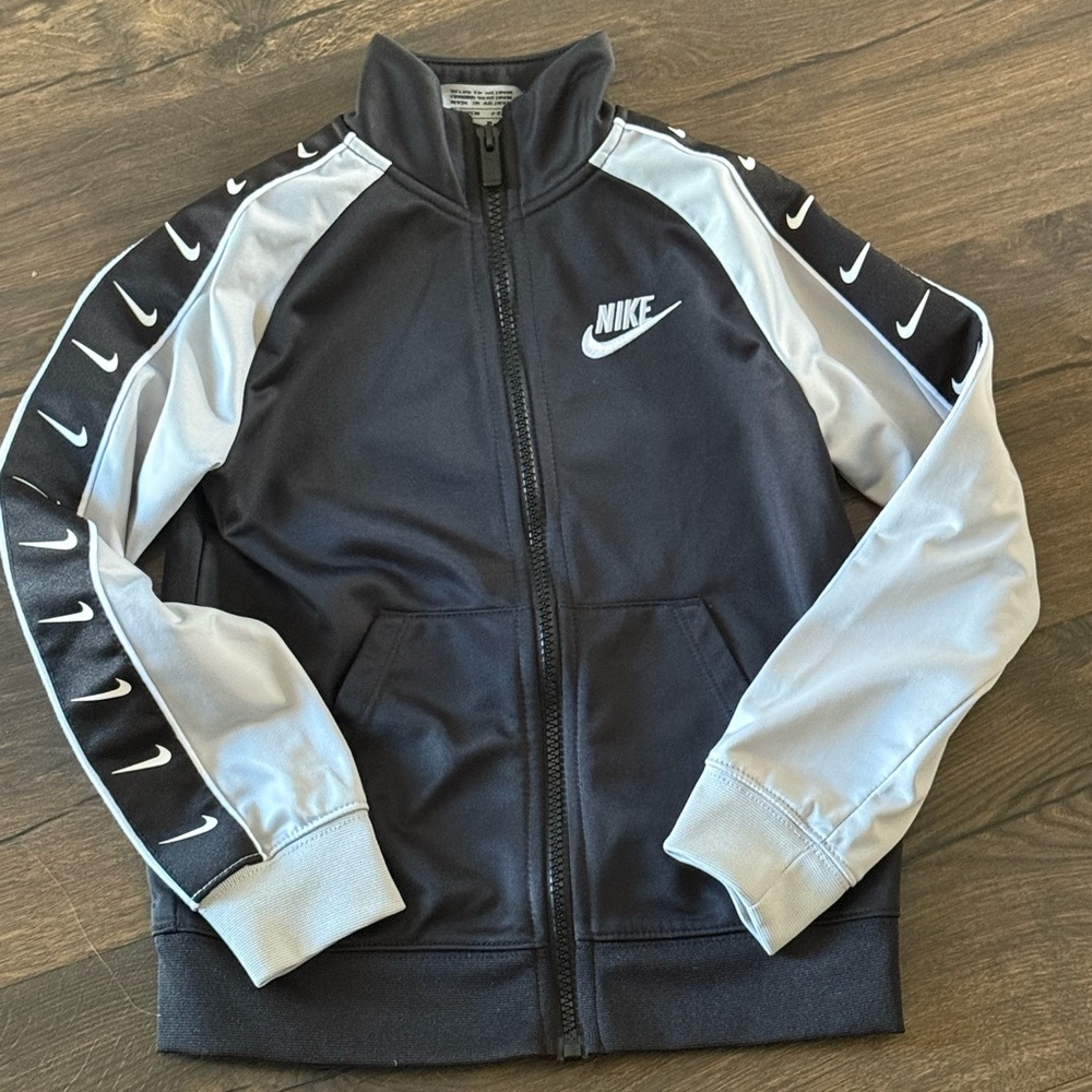Boys’ Nike Full Zip Track Jacket Black Gray Size 6